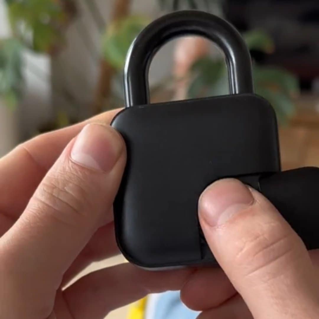 Read more about the article Secure & Keyless: Smart Fingerprint Lock